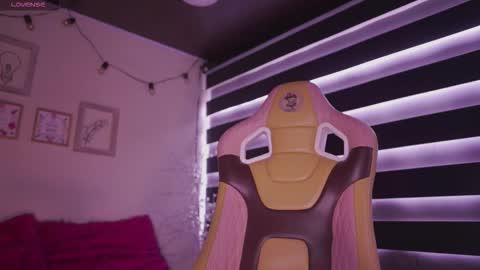 aura_rouss online show from 11-15-25, 03:19