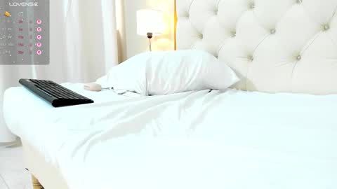 Aura sanders online show from 10-30-25, 12:17