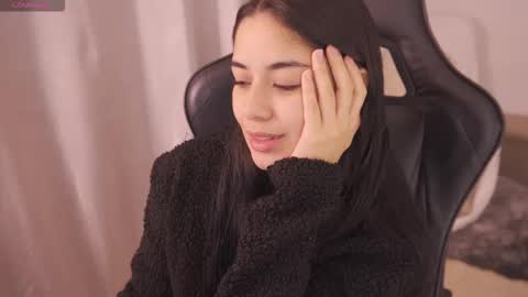 Snapshot of aura_sensual chatting on 10-11-25, 03:39 . online show from 10-11-25, 03:39