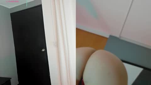 Aura online show from 04-25-26, 02:03