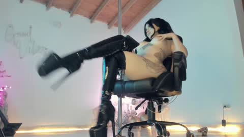 aura online show from 12-18-24, 06:53