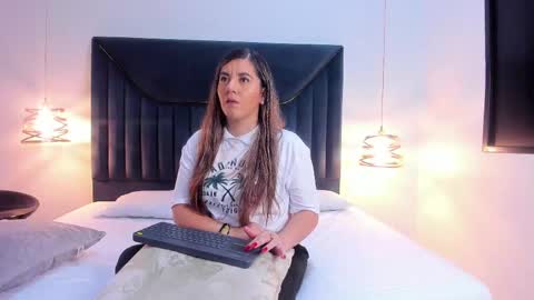 Snapshot of auraevens chatting on 09-09-25, 08:08 Aura Evans online show from 09-09-25, 08:08