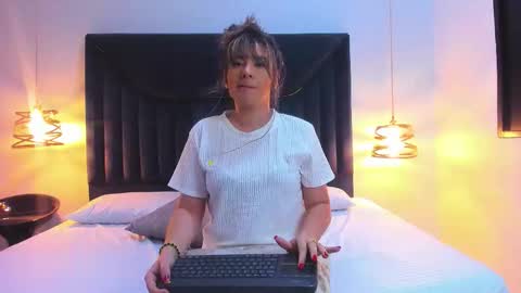 Snapshot of auraevens chatting on 09-10-25, 12:05 Aura Evans online show from 09-10-25, 12:05