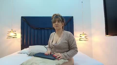 Snapshot of auraevens chatting on 09-18-25, 12:18 Aura Evans online show from 09-18-25, 12:18