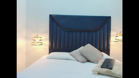 Snapshot of auraevens chatting on 09-25-25, 11:58 Aura Evans online show from 09-25-25, 11:58