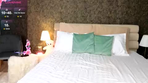 Aura online show from 03-24-26, 06:57