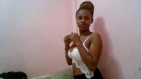 Snapshot of aurelia107 chatting on 06-08-26, 04:29 aurelia107 online show from 06-08-26, 04:29