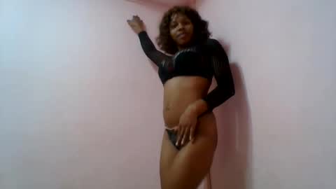 Snapshot of aurelia107 chatting on 06-09-26, 10:43 aurelia107 online show from 06-09-26, 10:43
