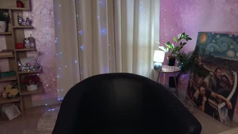 Snapshot of aurora_aksness chatting on 12-10-24, 06:06 Aurora online show from 12-10-24, 06:06