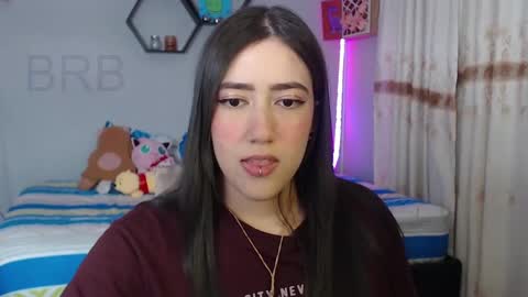 Snapshot of aurora_shy_ chatting on 12-18-24, 04:09 Aurora online show from 12-18-24, 04:09