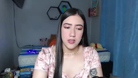 Snapshot of aurora_shy_ chatting on 10-12-25, 09:52 Aurora online show from 10-12-25, 09:52