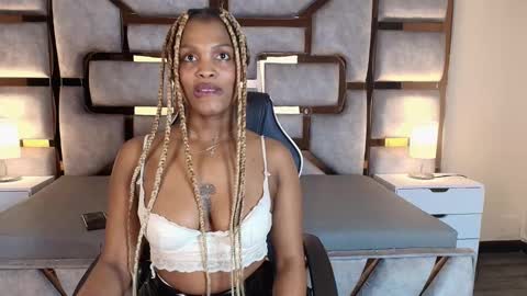 Snapshot of aurorabrow chatting on 11-24-25, 10:42 Ariana online show from 11-24-25, 10:42