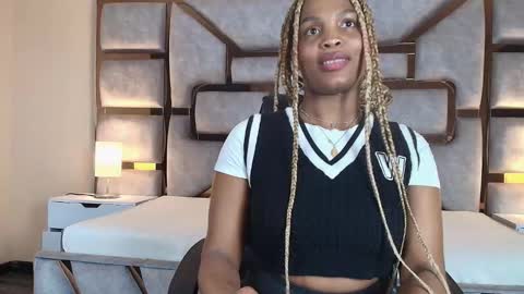 Snapshot of aurorabrow chatting on 11-27-25, 08:33 Ariana online show from 11-27-25, 08:33