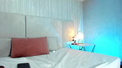 Snapshot of auroradurand chatting on 12-12-24, 11:58 ...  ... online show from 12-12-24, 11:58