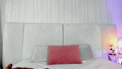 Snapshot of auroradurand chatting on 12-22-24, 04:06 ...  ... online show from 12-22-24, 04:06