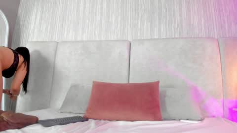 Snapshot of auroradurand chatting on 12-29-24, 12:52 ...  ... online show from 12-29-24, 12:52