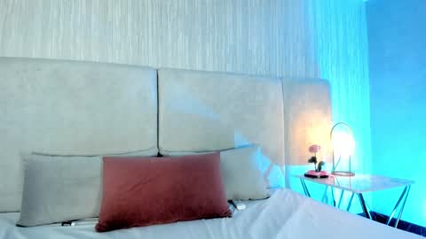 Snapshot of auroradurand chatting on 01-08-25, 12:17 ...  ... online show from 01-08-25, 12:17