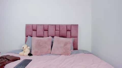 Snapshot of auroradurand chatting on 02-28-25, 09:44 ...  ... online show from 02-28-25, 09:44