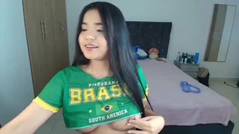 Snapshot of aurorafiore chatting on 05-14-26, 01:34 Aurora online show from 05-14-26, 01:34