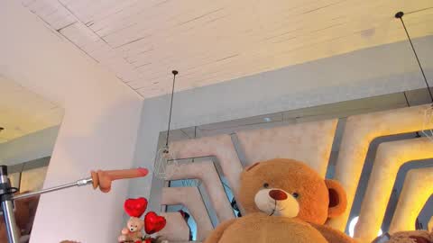 Snapshot of auroraflowers chatting on 02-15-26, 07:43 Aurora online show from 02-15-26, 07:43