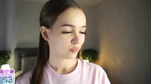 Snapshot of auroralowen chatting on 06-28-26, 05:57 Aurora online show from 06-28-26, 05:57