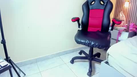 Snapshot of auroramartin2 chatting on 11-07-25, 07:58 auroramartin2 online show from 11-07-25, 07:58