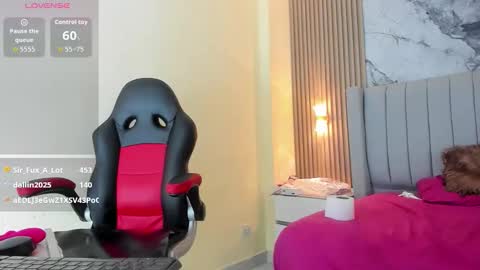 Snapshot of auroramartin2 chatting on 11-23-25, 12:54 auroramartin2 online show from 11-23-25, 12:54