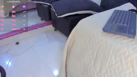 Snapshot of aurorarojas chatting on 01-05-25, 11:04 Aurora Rojas online show from 01-05-25, 11:04