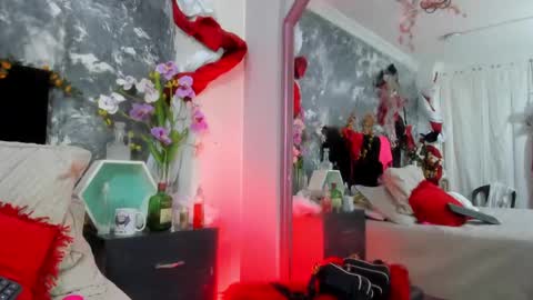 Snapshot of aurorarojas chatting on 02-09-25, 09:37 Aurora Rojas online show from 02-09-25, 09:37