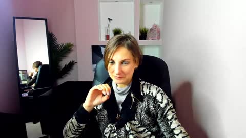 Snapshot of aurorascript chatting on 12-18-24, 07:30 Aurora online show from 12-18-24, 07:30