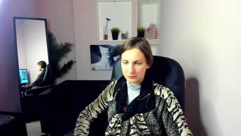 Snapshot of aurorascript chatting on 12-18-24, 11:30 Aurora online show from 12-18-24, 11:30