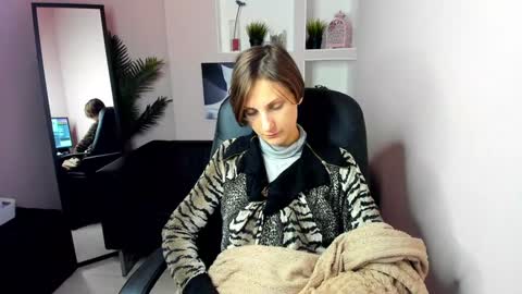 Snapshot of aurorascript chatting on 12-19-24, 04:34 Aurora online show from 12-19-24, 04:34