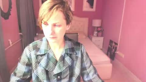 Snapshot of aurorascript chatting on 03-09-25, 01:14 Aurora online show from 03-09-25, 01:14