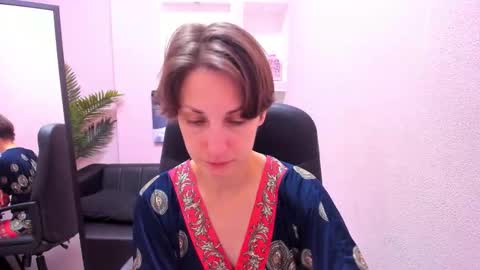 Snapshot of aurorascript chatting on 10-15-25, 03:01 Aurora online show from 10-15-25, 03:01