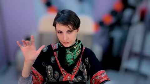 Snapshot of aurorascript chatting on 10-23-25, 10:25 Aurora online show from 10-23-25, 10:25