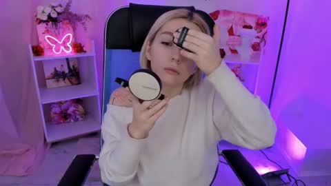 aurorawrenfield online show from 11-13-25, 04:33