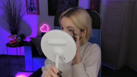 aurorawrenfield online show from 11-26-25, 05:19