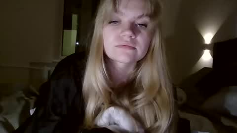 AuroraXRoses online show from 10-25-25, 04:57