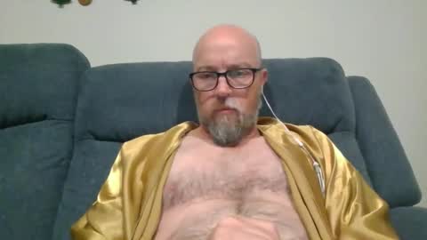 aussieguy73 online show from 12-21-25, 12:12
