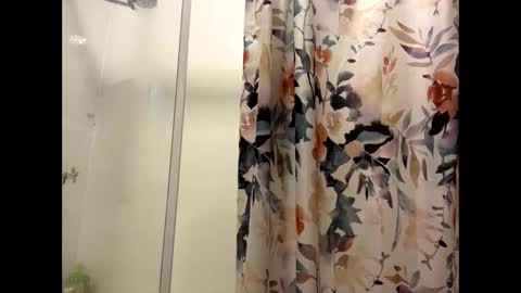 Milf4u online show from 12-19-25, 12:01