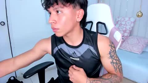 Snapshot of austin_valverde chatting on 12-17-25, 02:34 Austin online show from 12-17-25, 02:34