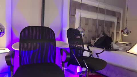 austinreeds online show from 04-25-26, 12:30