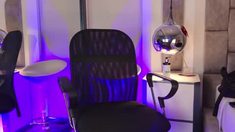 austinreeds online show from 04-25-26, 01:52