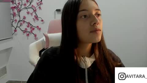 Snapshot of ava_broown chatting on 04-16-26, 01:17 online show from 04-16-26, 01:17