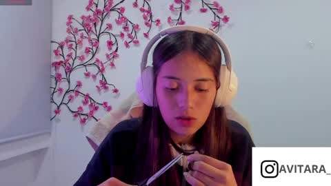 Snapshot of ava_broown chatting on 05-13-26, 01:36 online show from 05-13-26, 01:36