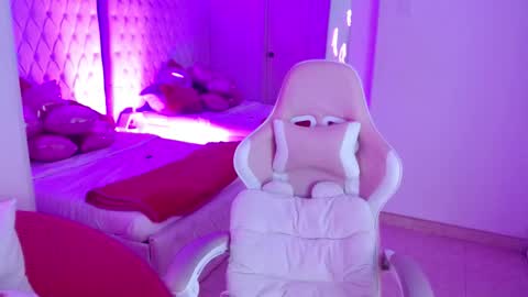 AVA online show from 02-12-26, 01:28