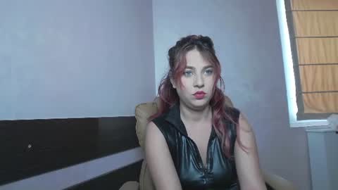 Snapshot of avablue_ chatting on 06-24-26, 05:50 online show from 06-24-26, 05:50