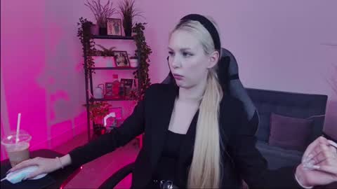 Snapshot of avadaviis chatting on 09-22-25, 10:39 Ava nonude online show from 09-22-25, 10:39