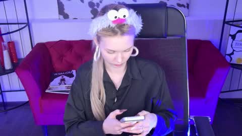 Snapshot of avadaviis chatting on 02-25-26, 01:43 Ava nonude online show from 02-25-26, 01:43
