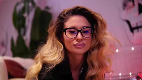 Ava online show from 11-24-25, 04:01